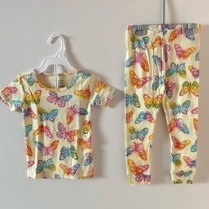 New Butterfly Pattern Print girls Pajamas set  size 18-24, 2T
